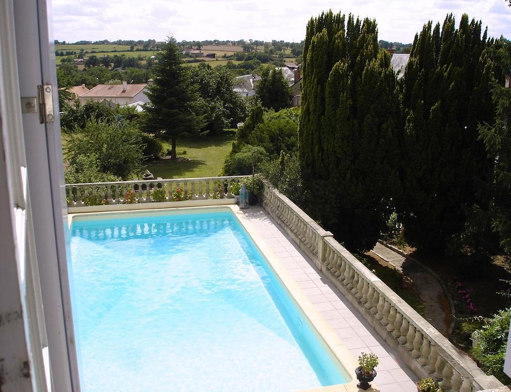 Le Petit Chateau - Tiffauges Proche Puy Dufou Luaran gambar