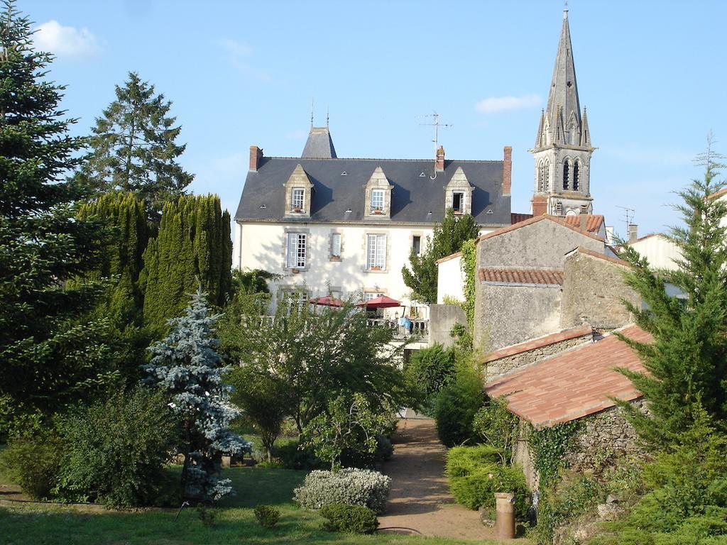 Le Petit Chateau - Tiffauges Proche Puy Dufou Luaran gambar