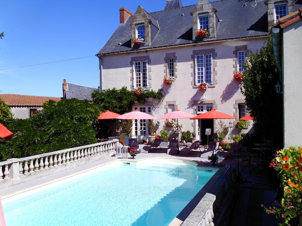 Le Petit Chateau - Tiffauges Proche Puy Dufou Luaran gambar